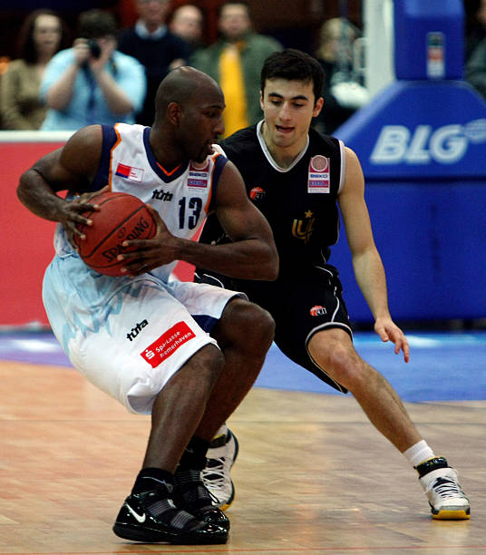 他利用自己 他利用自己